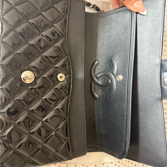 Chanel Classic Flap Bag - Picture 8 of 11